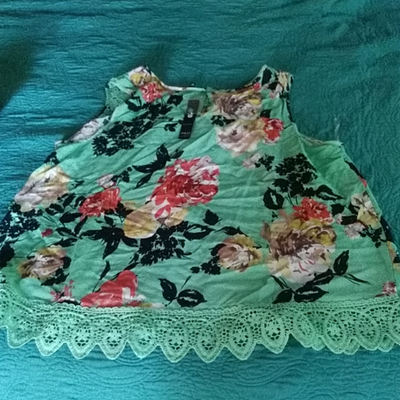 Floral shirt - Picture 1 of 2